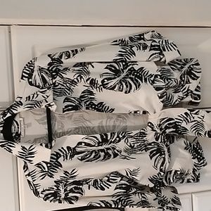 *Mischa Black & White 3/4 Sleeve Jacket Size Large